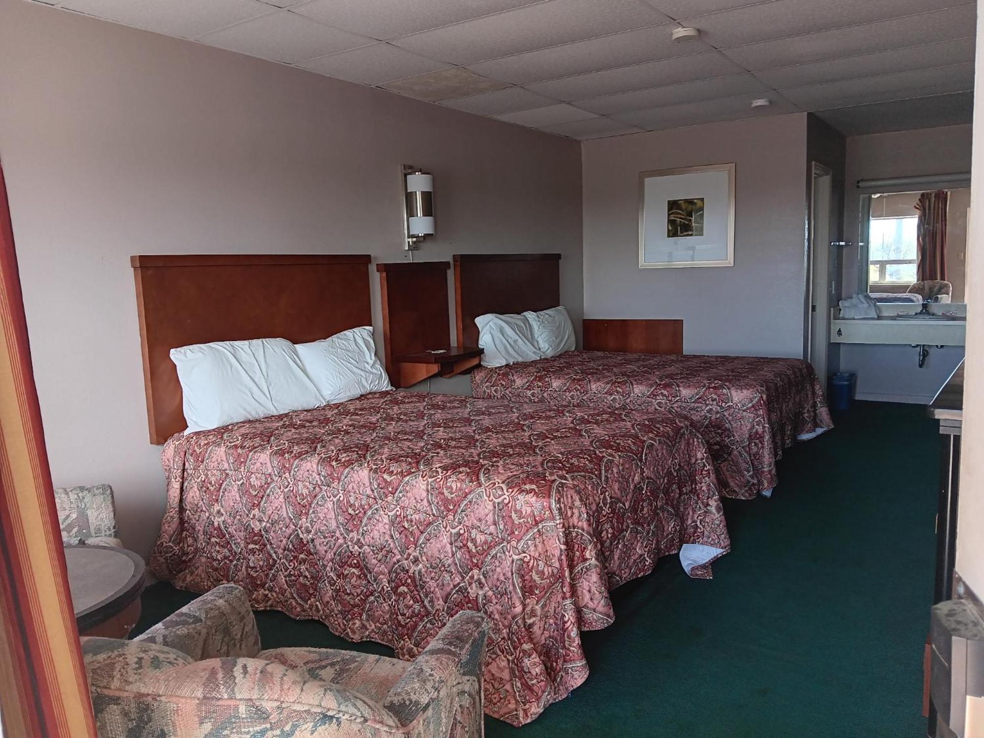 Oyo Sheldon'S Motel And Restaurant Keysville Bagian luar foto