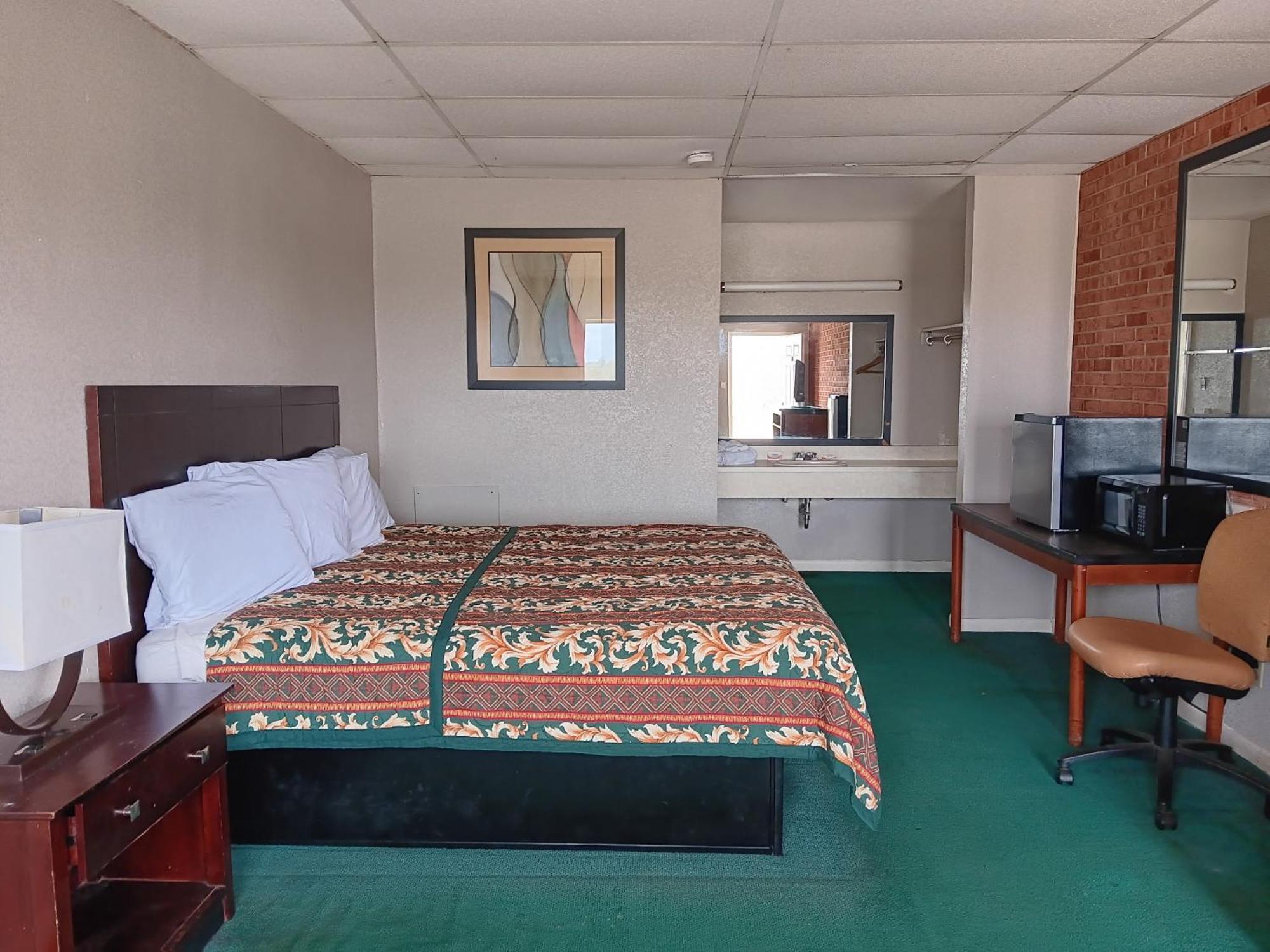 Oyo Sheldon'S Motel And Restaurant Keysville Bagian luar foto