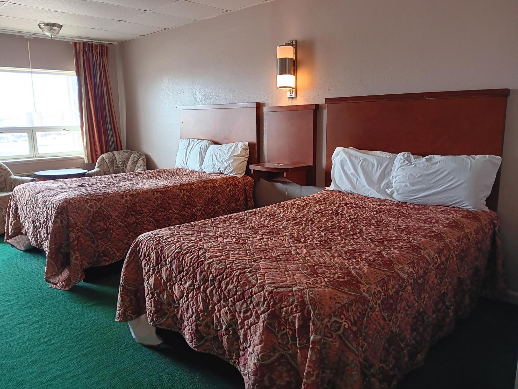 Oyo Sheldon'S Motel And Restaurant Keysville Bagian luar foto