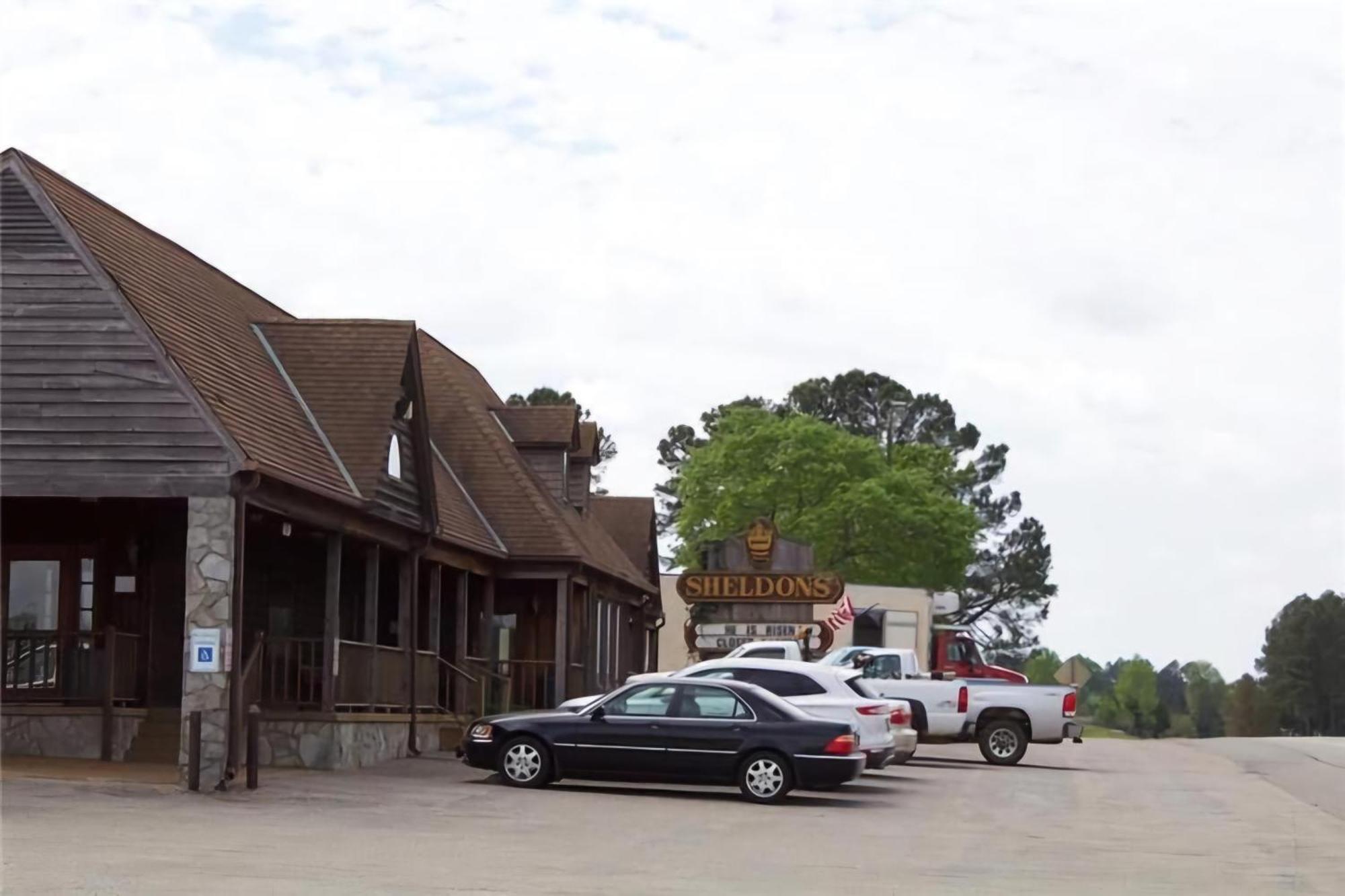 Oyo Sheldon'S Motel And Restaurant Keysville Bagian luar foto