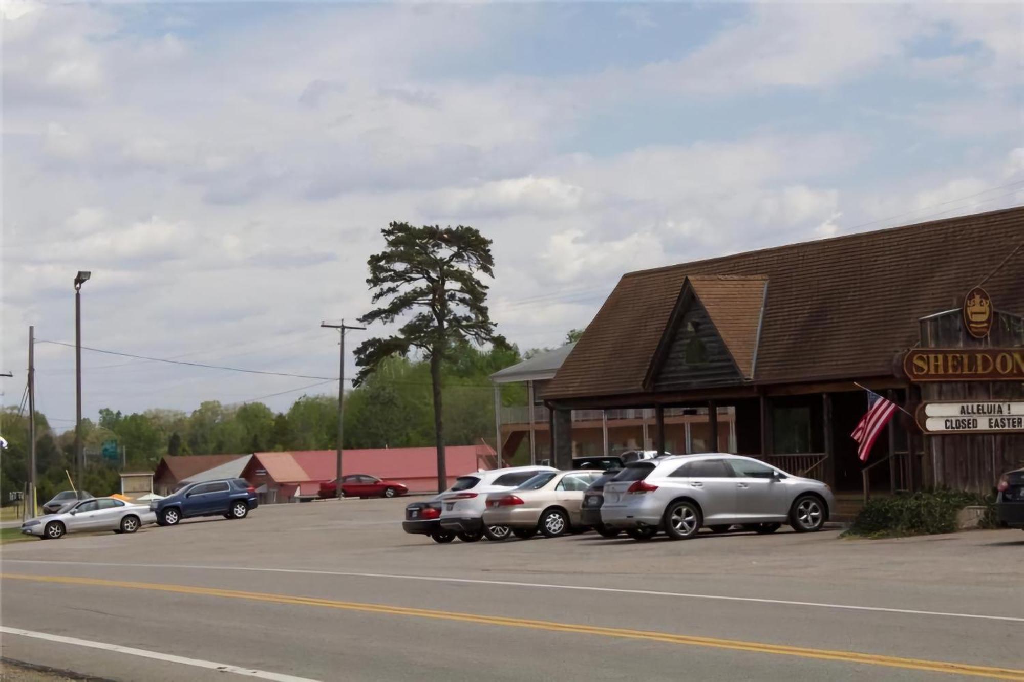 Oyo Sheldon'S Motel And Restaurant Keysville Bagian luar foto