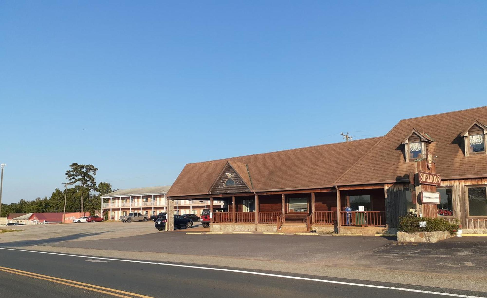 Oyo Sheldon'S Motel And Restaurant Keysville Bagian luar foto